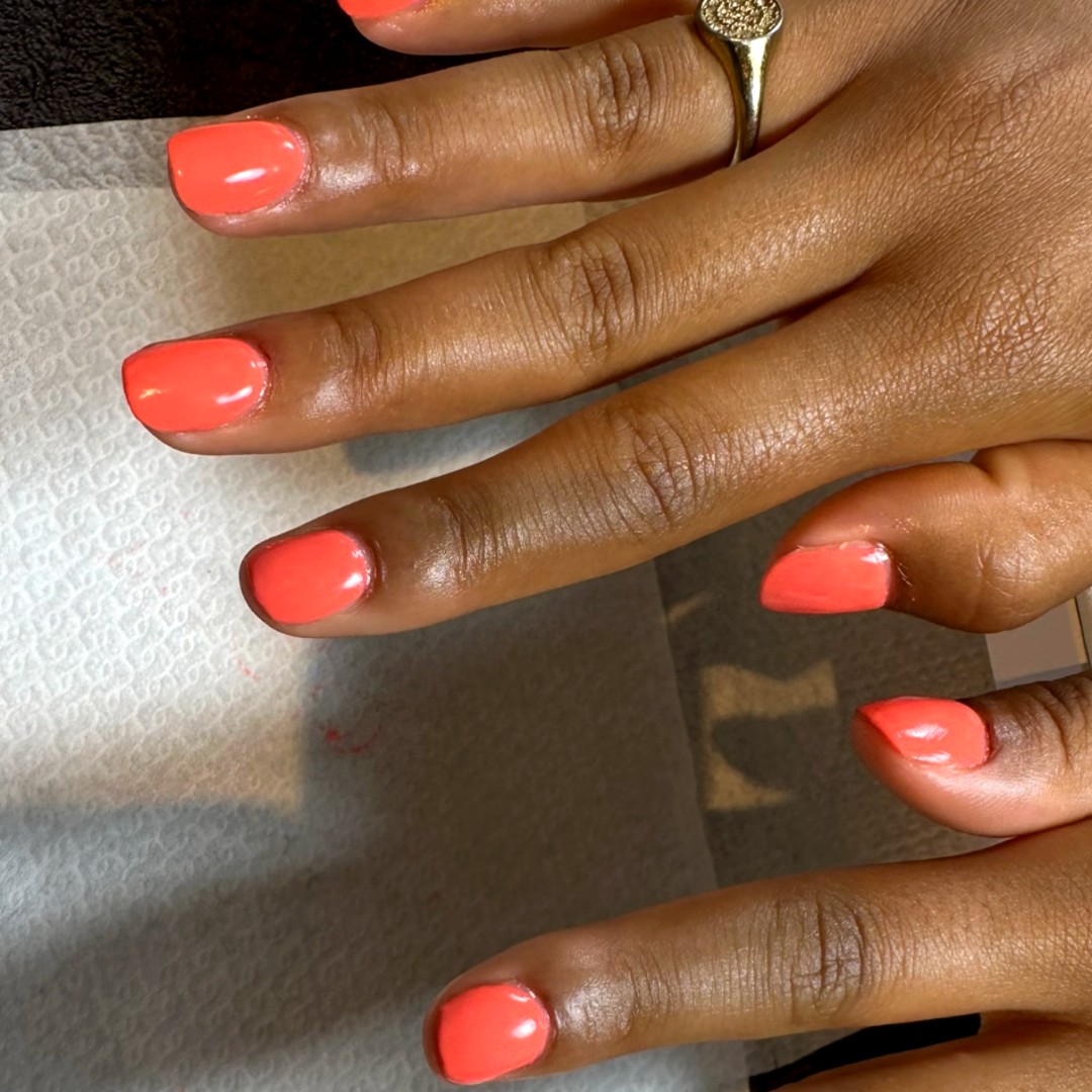 Koraal gellak manicure