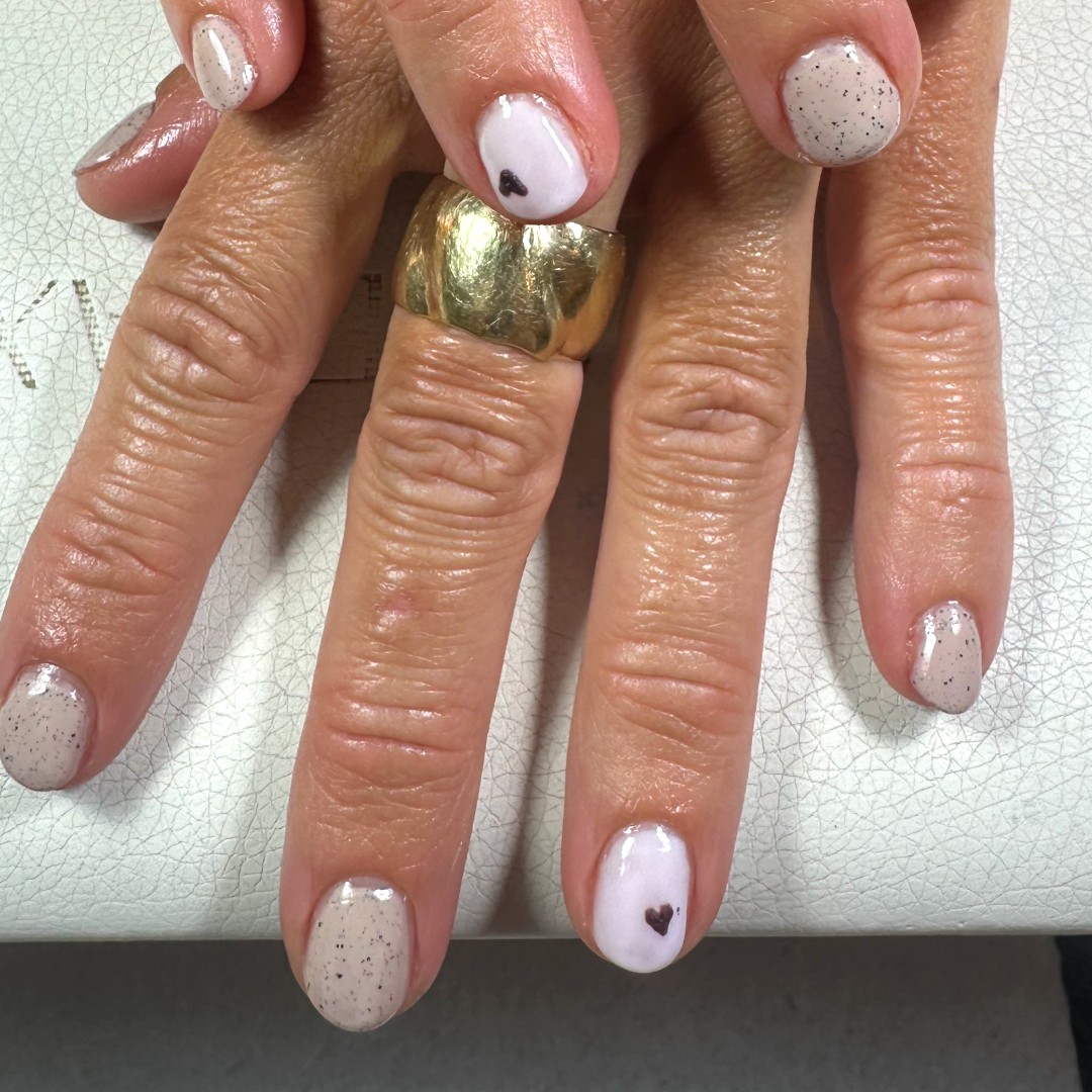 Nude gellak met hartje